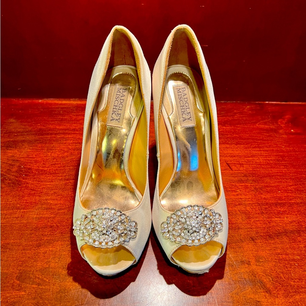 Badgley Mischka satin off white peep toe pump